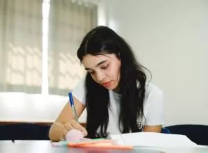 Estudante do Sesi Boqueirão vence concurso dos Correios com carta criativa