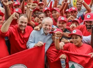 Direção Nacional do MST se encontra com Presidente Lula em Brasília