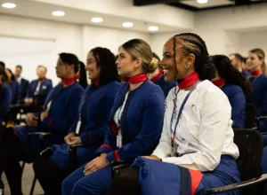 LATAM Brasil prevê finalizar o ano com 700 novos comissários de voo em seu quadro de colaboradores. Fotos: Formatura. Crédito: Divulgação LATAM