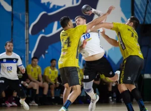 Phill Seifert sofre forte marcação. Foto - Gabriella Garbim/ECP