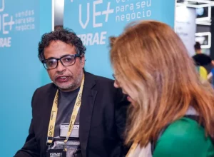 O analista Vicente Scalia detalha mais informações sobre o mapeamento demarket places. Crédito: Fábio Eufrázio.