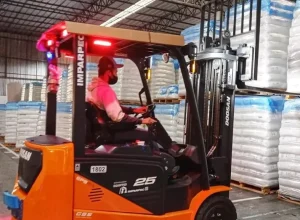 Empilhadeiras elétricas são menos poluentes/Crédito: Divulgação