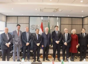 Antes da apresentação da 14ª Expo Paraguai e Brasil, autoridades dos dois países participaram de uma reunião sobre a integração entre Brasil e Paraguai (Foto: Camila Tonett)