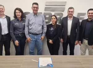 Assinatura do convênio aconteceu na sede do Sebrae/PR, em Curitiba. (Foto: Eduardo Pereira)