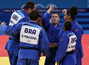 Equipe do Brasil conquista o Bronze. Fotos: Jogos Olímpicos Paris 2024 - Judô por equipes - Foto: Miriam Jeske/COB