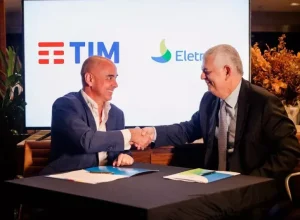 Alberto Griselli, CEO da TIM Brasil, e Ivan Monteiro, presidente da Eletrobras.