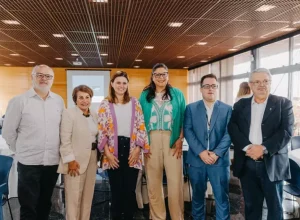 Paulo César Nauiack (VP da Fecomércio), Deise Bezerra (Gerente do Viaje Paraná), Tatiana Turra (Presidente do Instituto Municipal de Turismo), Gislaine Queiroz (Presidente do Curitiba Convention), Giovanni Diego C. Bagatini (assessor da presidência da Fecomércio) e Eduardo Gabardo (Superintendente da Fecomério).Foto: Jonathan Nenemann