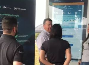 Executivo da Agro Amazônia faz demonstração do aplicativo IBI. Crédito: Divulgação