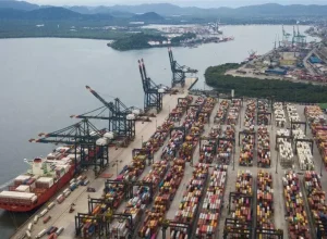 O Porto de Santos responde por quase 30% da balança comercial do país - Foto: Divulgação/Porto de Santos