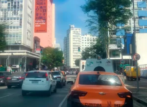 Trecho entre Travessa da Lapa e a Rua Desembargador Westphalen (na altura da Praça Zacarias), com 592 metros, tem capacidade para ter 20 mil m² em publicidade. Luiz Fernando Silva