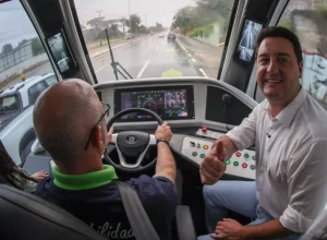 pinhais-bud governador na cabine