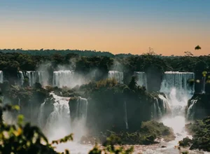 Cataratas-do-Iguacu---Foz-do-Iguacu-douglas-lopez-unsplash
