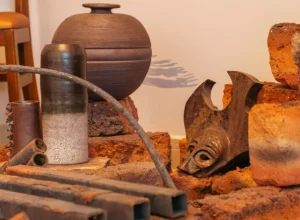 Exposição “Tons da Terra” celebra a cerâmica no Espaço de Arte Francis Bacon, em Curitiba