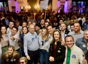 Sandro Alex destaca força da aliança com as mulheres no lançamento da candidatura de Maria Victoria