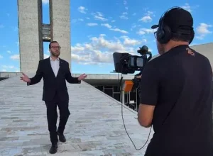 Filipe Barros estreia no horário eleitoral