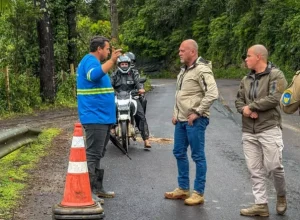 Forças de segurança do Paraná mobilizam equipes e equipamentos no atendimento ao Vale do Ribeira
