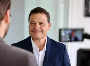 Sandro Alex vai apoiar Flavio Bolsonaro no segundo turno