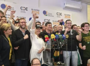 Sérgio Moro, os senadores Filipe Barros e Deltan Dallagnol comemoram eleicao 2026