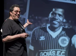 NA MARCA DO PÊNALTI - FOTÓG...ALDO GUTIERREZ - SM Arte Cultura