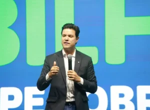 Secretário Guto Silva representa o governador Ratinho Junior em compromissos com o Google Cloud e o ONU-Habitat