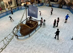 ParkShoppingBarigüi convida público a viver além das redes sociais com pista de patinação no gelo