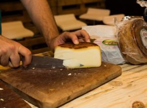 Queijo-artesanal-de-Minas---Foto-Divulgacao--Festival-do-Queijo-Artesanal-de-Minas-