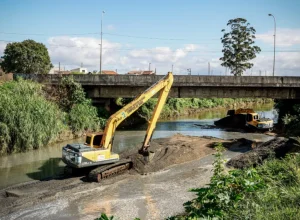 SEMOP - Acompanhamento de obra - Limpeza do Rio Atuba-7