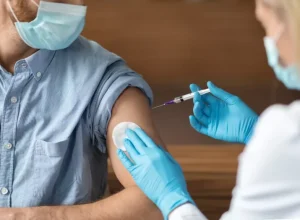 Secretaria Municipal da Saúde em parceira com o UniBrasil promovem campanha de vacinação contra gripe para mais de 40 mil pessoas