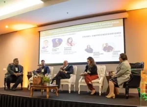 II Seminário de Turismo Gastronômico reúne especialistas em Curitiba