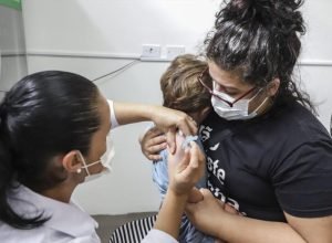 VACINA BEBÊS hully paiva