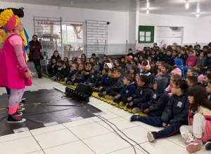Divulgação/Turma da Ação ​​A caravana da Turma da Ação começou hoje as apresentações por Matinhos