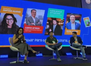 divulgação SVE Patrícial Albanez (Sebrae- PR), Adonai Arruda Filho (Serra Verde Express), Rafael Folmann (Viação Graciosa) e Claiton Armelin (CVC Corp)