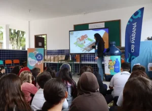 Alunos de Tijucas do Sul recebem projeto de educação ambiental em escola
