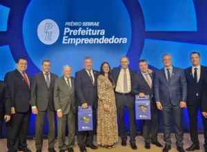 Eduardo Pereira. Vencedores de Curitiba e Assaí na premiação nacional, em Brasília (DF), ao lado da equipe do Sebrae e lideranças.