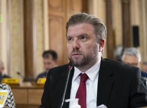 Alexandre Leprevost defendeu que a legislação não pode “engessar o comerciante, engessar o empresário, a ponto até de acabar inviabilizando seu negócio”. (Foto: Carlos Costa/CMC)