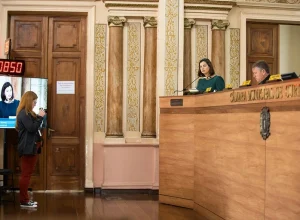 Amália Tortato abriu a discussão. Ela ressaltou o ato em apoio a Dallagnol, nesse domingo. (Foto: Rodrigo Fonseca/CMC)