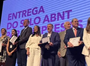 cassa-civilpr__ortega ganha premiocassa-civilpr__ortega ganha premio