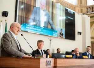 Dom José Peruzzo na Câmara foto rodrigo fonseca