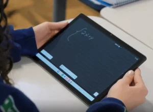 Samsung e Governo do Paraná mostram como a tecnologia está transformando a educação pública com gestão inteligente e aprendizagem conectada