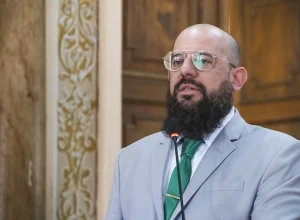 “Colégio cívico-militar é para quem quer estudar e para quem quer respeito”, disse Eder Borges. (Foto: Carlos Costa/CMC)