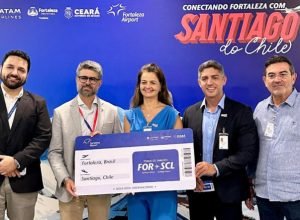 Pedro Navega (gerente de aviação comercial da Fraport Brasil), Eduardo Macedo (gerente de Assuntos Públicos da LATAM Brasil), Yrwana Albuquerque (secretária de Estado do Turismo do Ceará), Bruno Gaspar Marques, (secretário de planejamento e gestão interna da secretaria do Turismo do Ceará) e Alexandre Pereira (secretário do Turismo de Fortaleza)