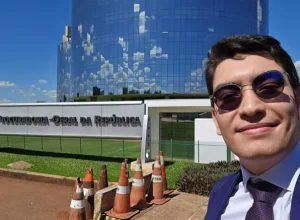 Em disputa acirrada, paranaense de 25 anos passa em concurso para Procurador da República Crédito da foto Guilherme de Melo Sphair