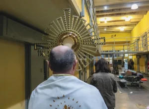 Corpus Christi leva conforto espiritual a hospitais e casa de detenção de Curitiba
