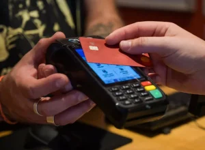 Possibilidade de incidência de "imposto sobre imposto" pode elevar preços de produtos e serviços a partir de 2027 (Foto: Iano Andrade/Banco de Mídia da Indústria/CNI)
