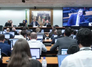 Reunião da CCJ em que foi votada a admissibilidade das propostas (Foto: Bruno Spada/Câmara dos Deputados)