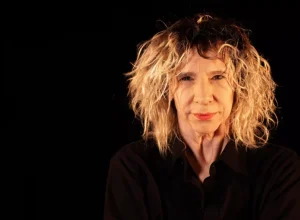 Denise Stoklos em “Dalton Trevisan, que tinha um Cachorro” Cred Divulgação