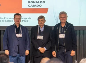 Da esquerda para a direita: Gilberto Kassab (PSD), Ronaldo Caiado (PSD), candidato à Presidência da República, e Carlos Panzan, presidente da FETCESP. Crédito: Divulgação/FETCESP