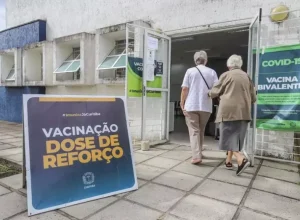 vacina-velhinhos entram na US Vila Guaíra